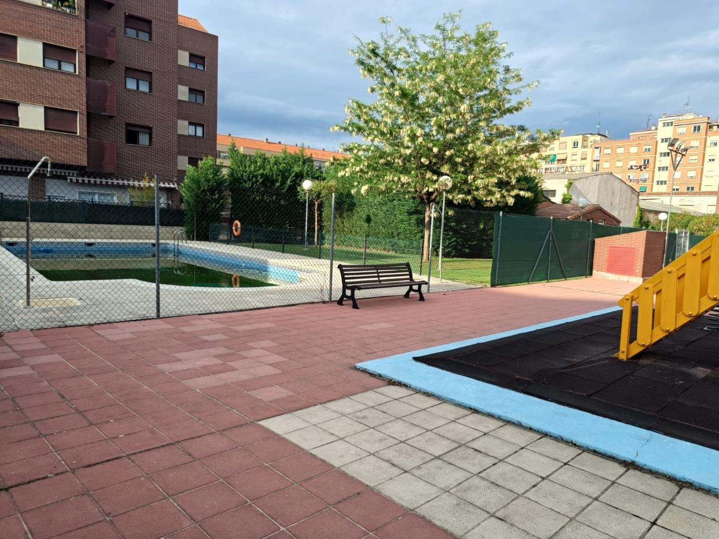 Pool and Confort by El Rincon in Logroño