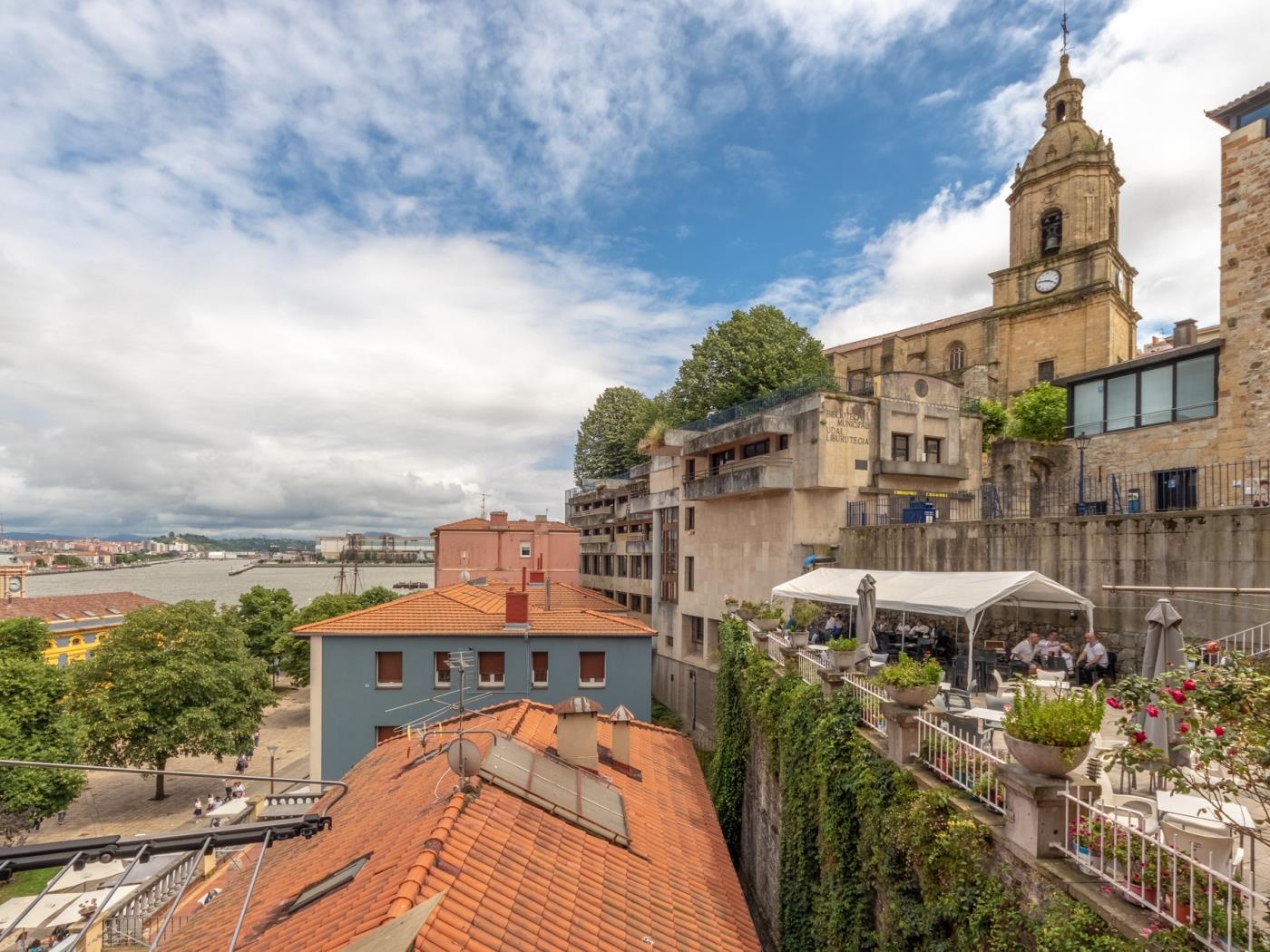 Portu Old Town by Aston Rentals in Portugalete