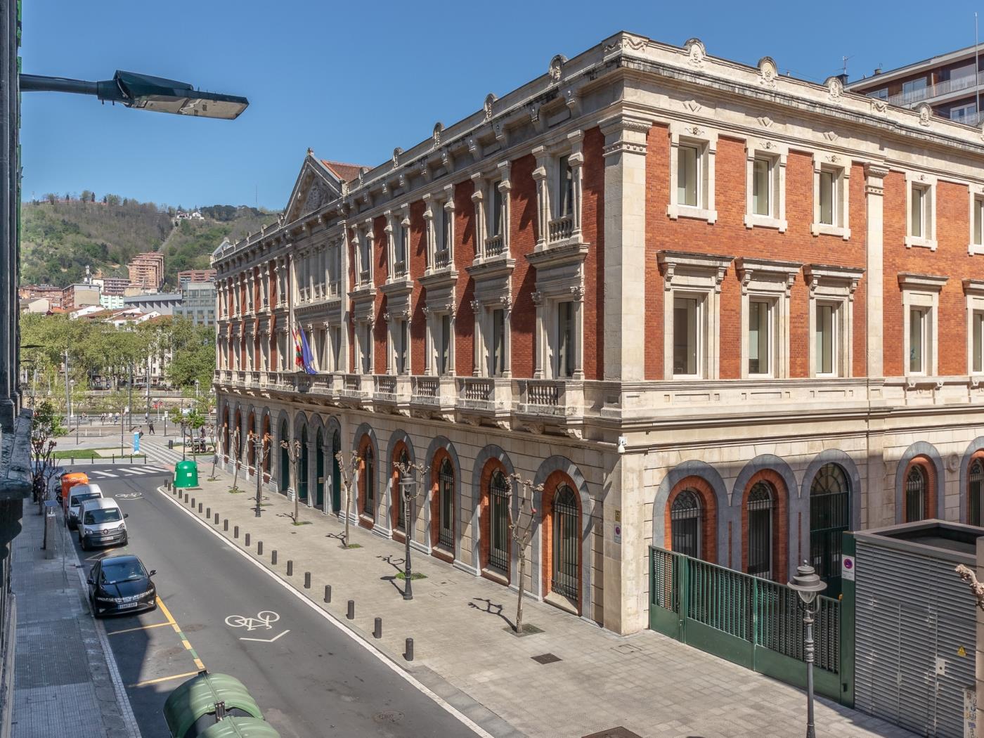 Aston|Bilbao amplio y céntrico en Bilbao