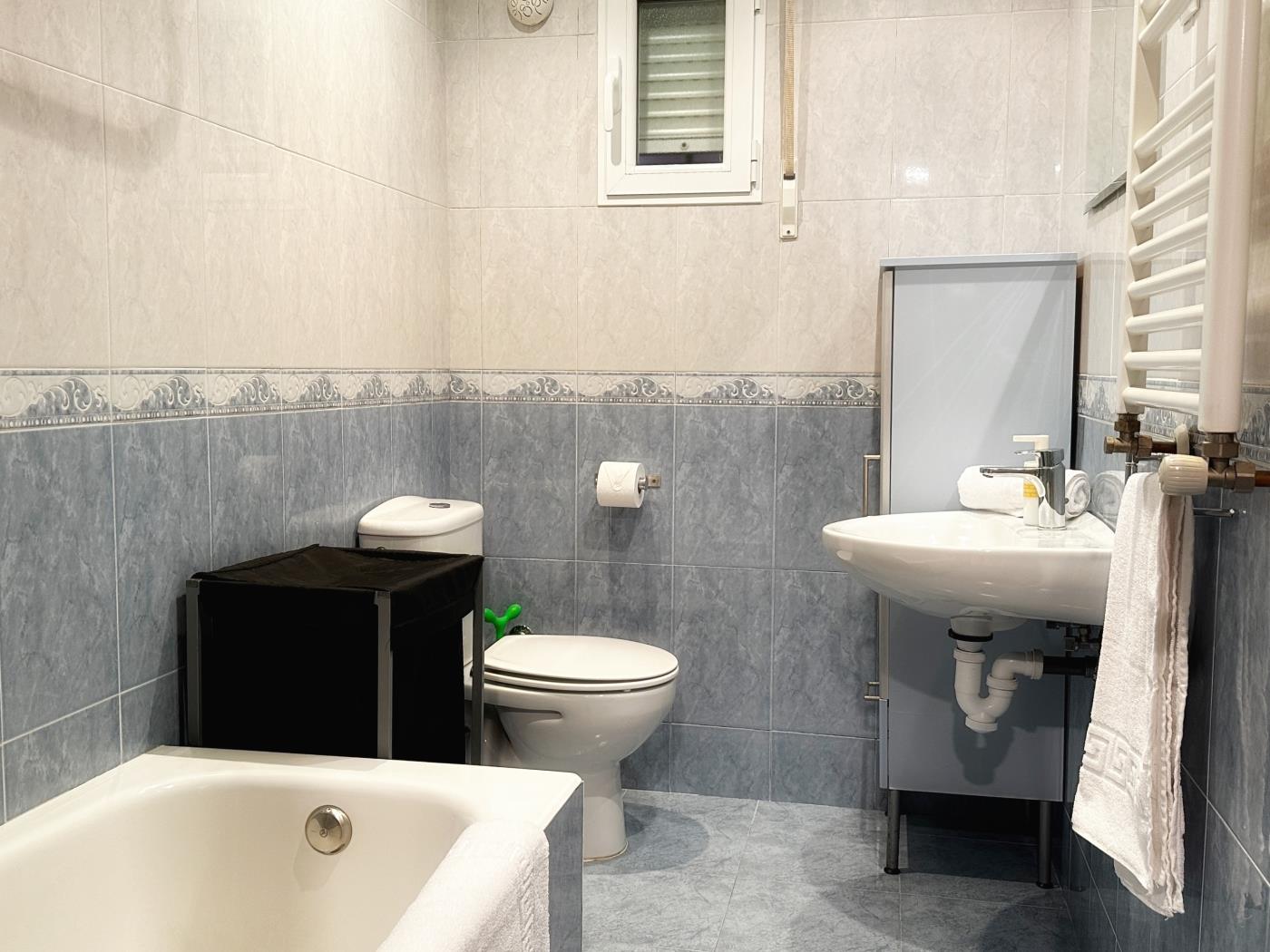 Quiet with Wifi and close to the subway in Bilbao