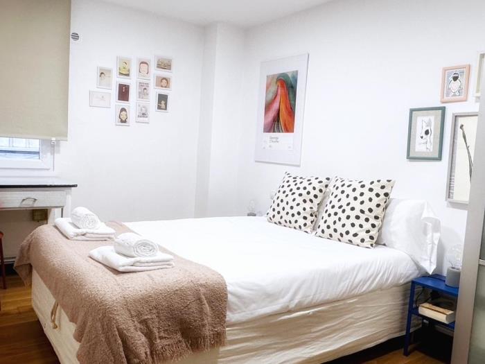 Quiet with Wifi and close to the subway in Bilbao