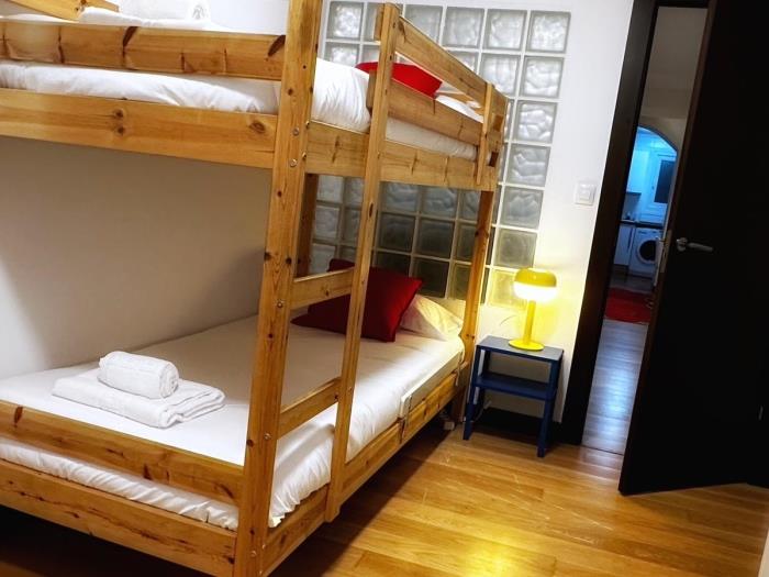 Quiet with Wifi and close to the subway in Bilbao