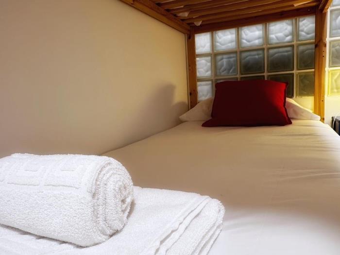 Quiet with Wifi and close to the subway in Bilbao